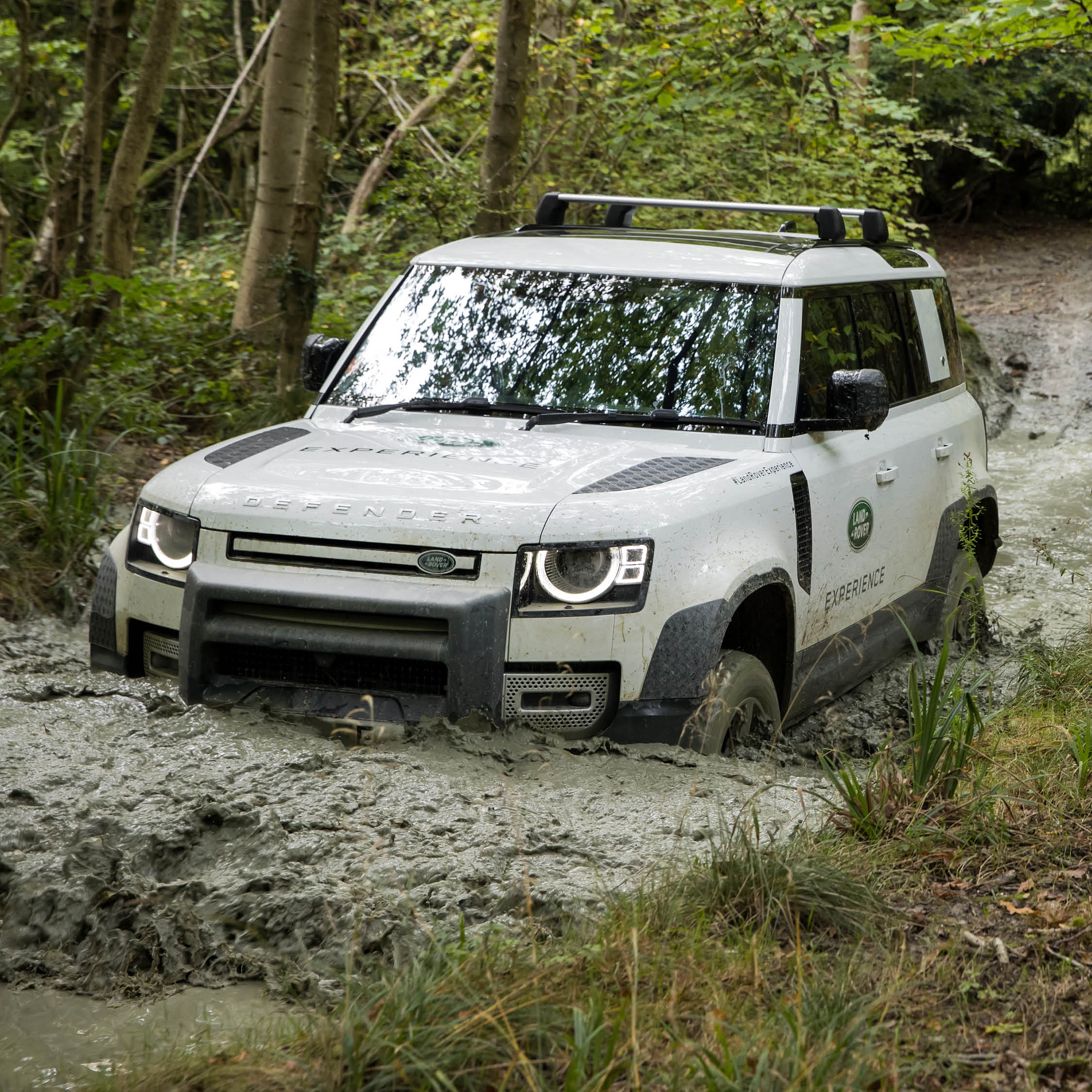 Defender im Schlamm